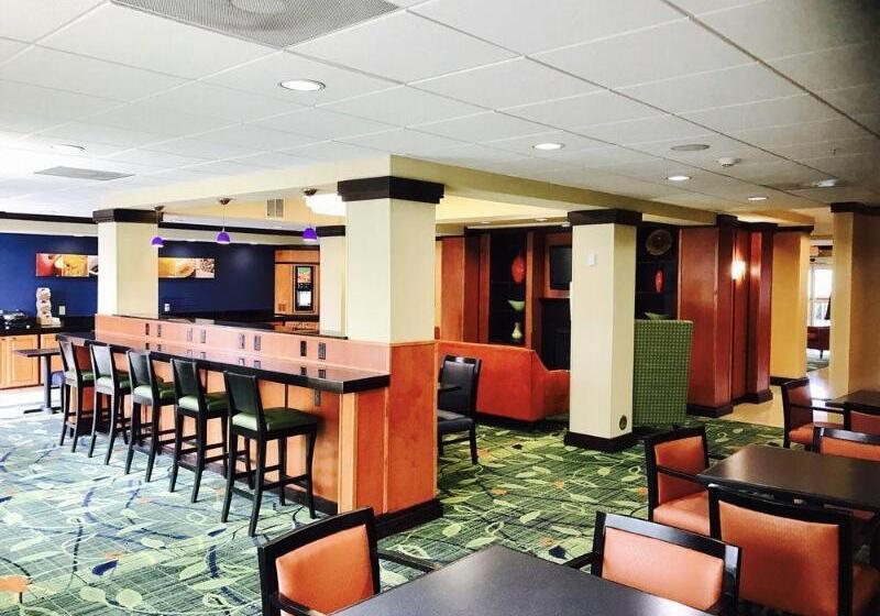 فندق Fairfield Inn & Suites Fresno Clovis