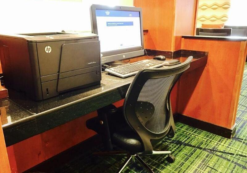 فندق Fairfield Inn & Suites Fresno Clovis