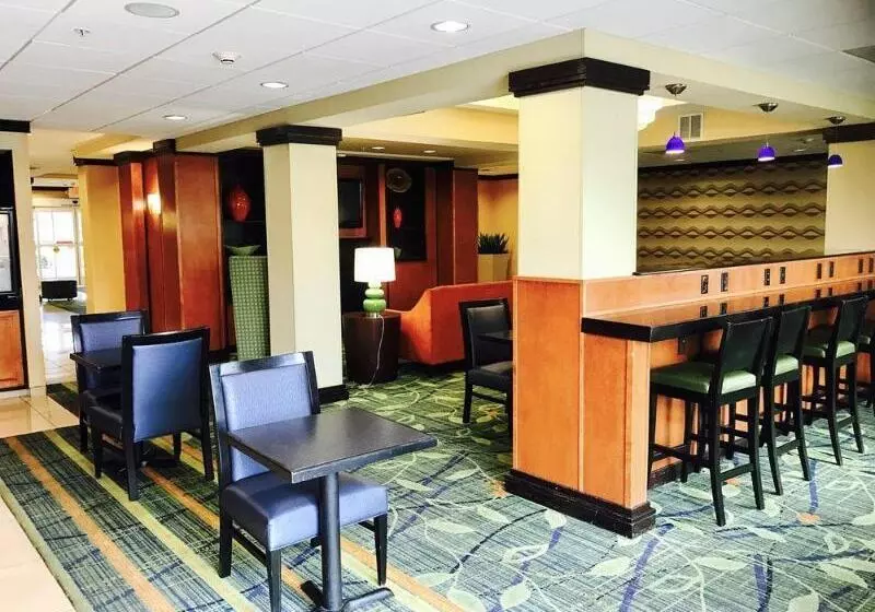 호텔 Fairfield Inn & Suites Fresno Clovis