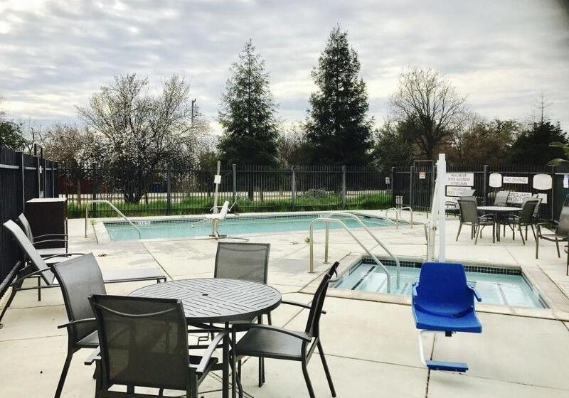 فندق Fairfield Inn & Suites Fresno Clovis