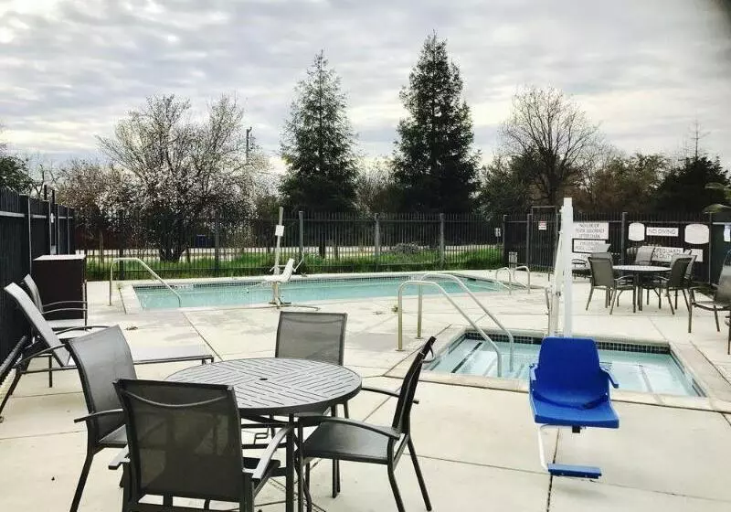 호텔 Fairfield Inn & Suites Fresno Clovis