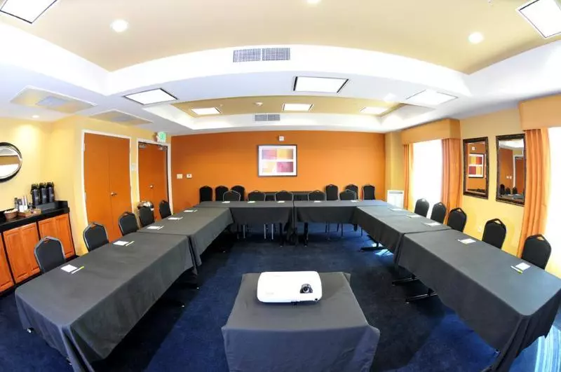 호텔 Fairfield Inn & Suites Fresno Clovis