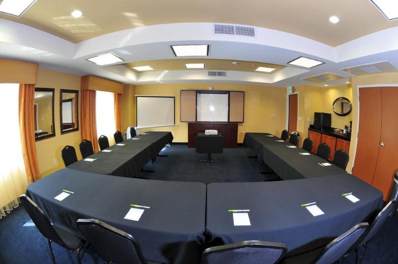 فندق Fairfield Inn & Suites Fresno Clovis