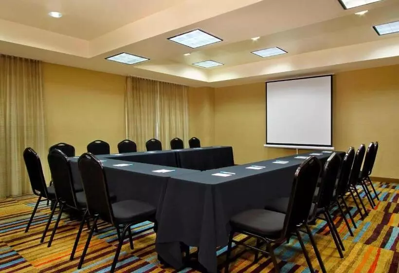 호텔 Fairfield Inn & Suites Fresno Clovis