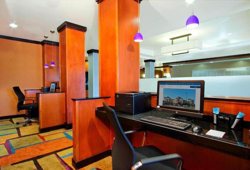 فندق Fairfield Inn & Suites Fresno Clovis