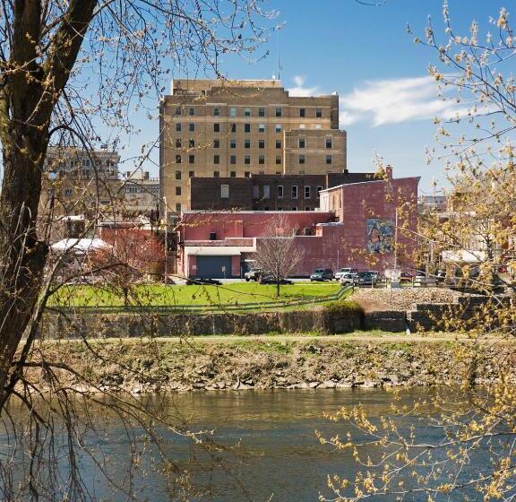 Grand Eastonian Hotel & Suites Easton