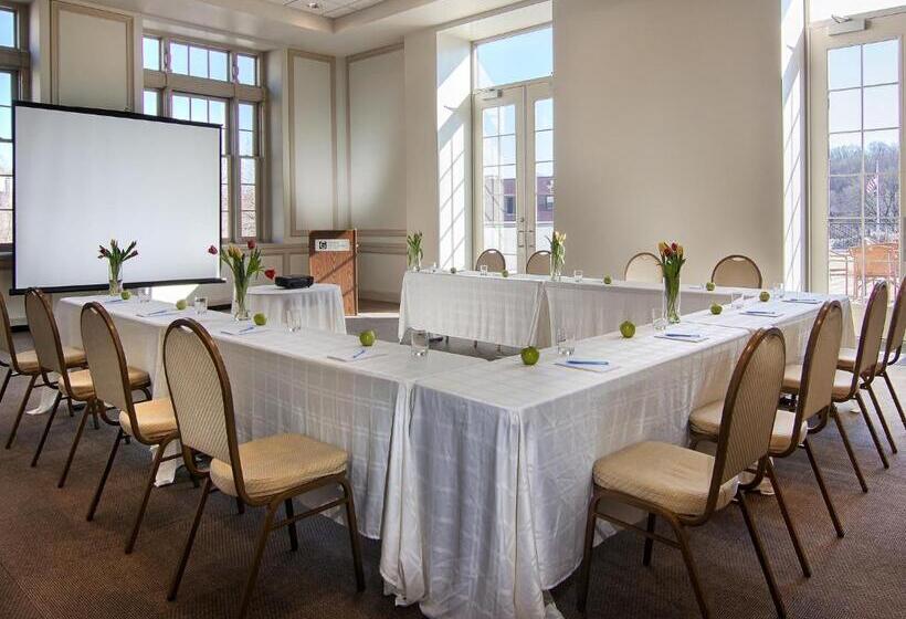 Grand Eastonian Hotel & Suites Easton