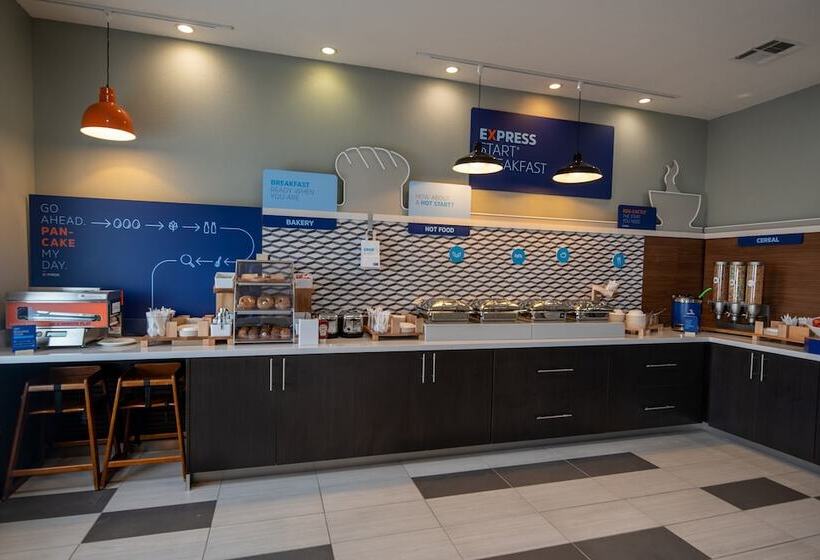 فندق Holiday Inn Express & Suites N Waco Area   West, An Ihg