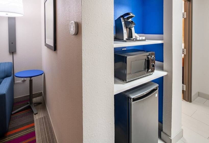 فندق Holiday Inn Express & Suites N Waco Area   West, An Ihg