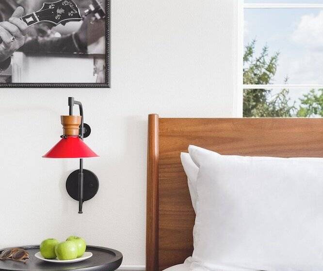 Elwood Hotel & Suites