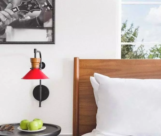 Elwood Hotel & Suites