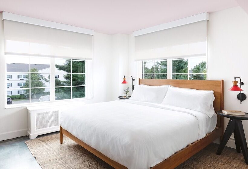 Elwood Hotel & Suites