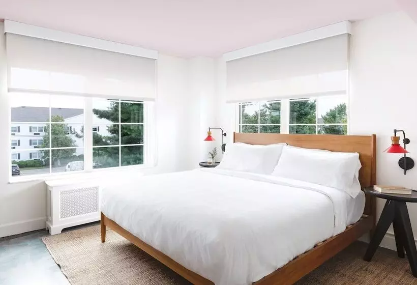 Elwood Hotel & Suites