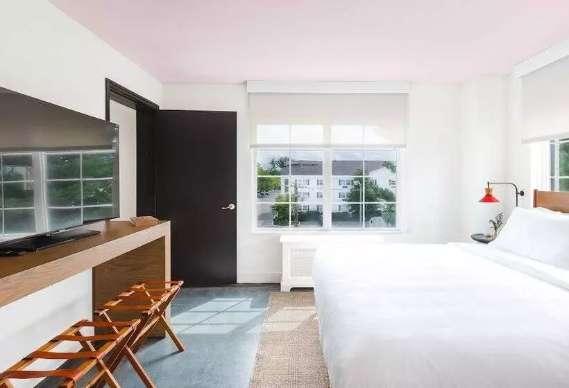 Elwood Hotel & Suites