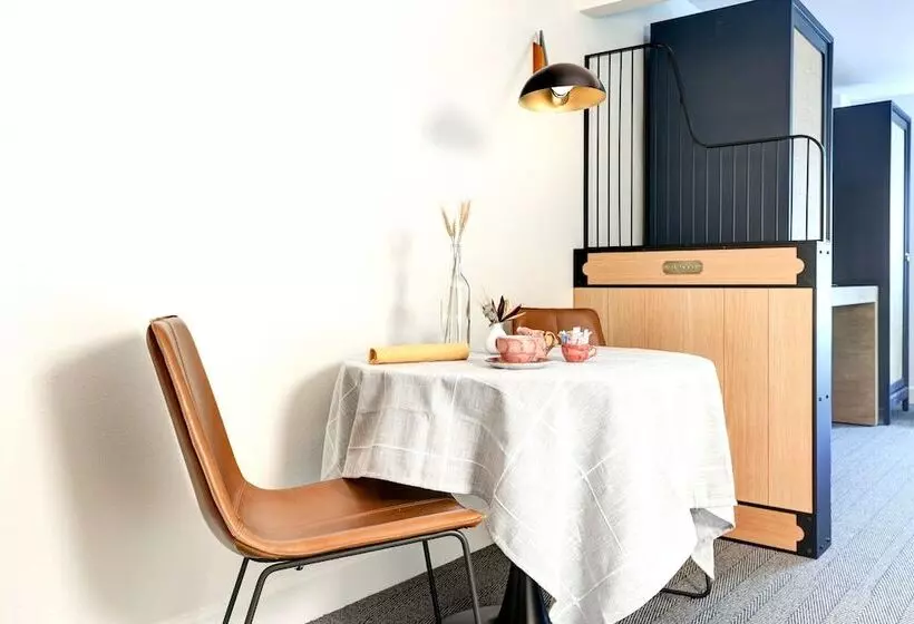 Elwood Hotel & Suites