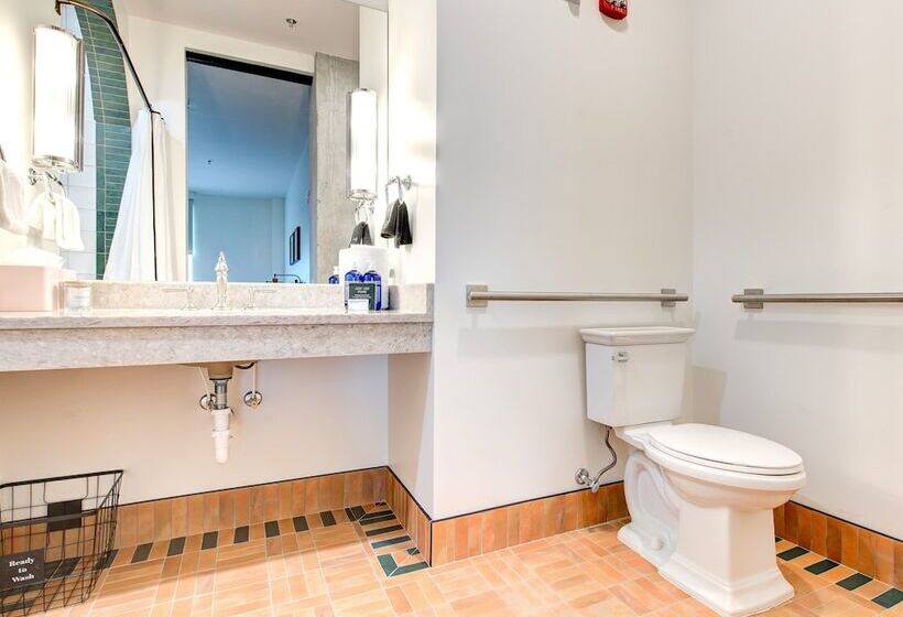 Elwood Hotel & Suites