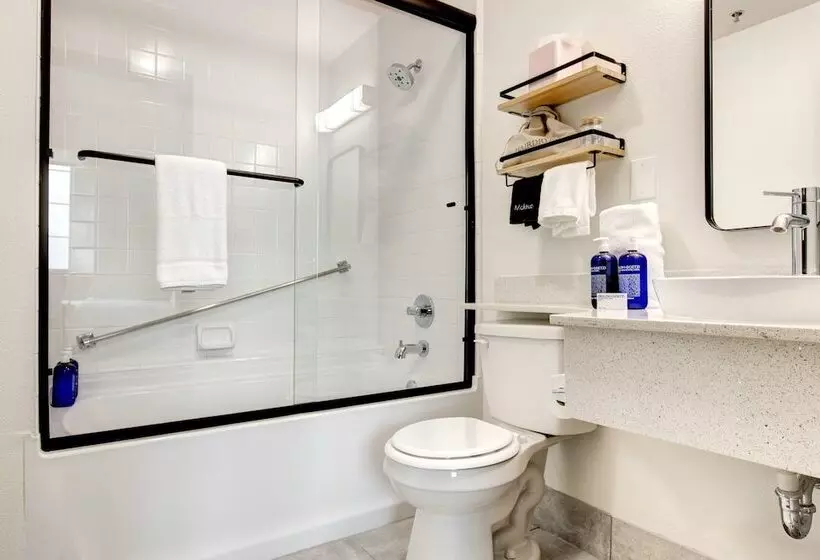 Elwood Hotel & Suites