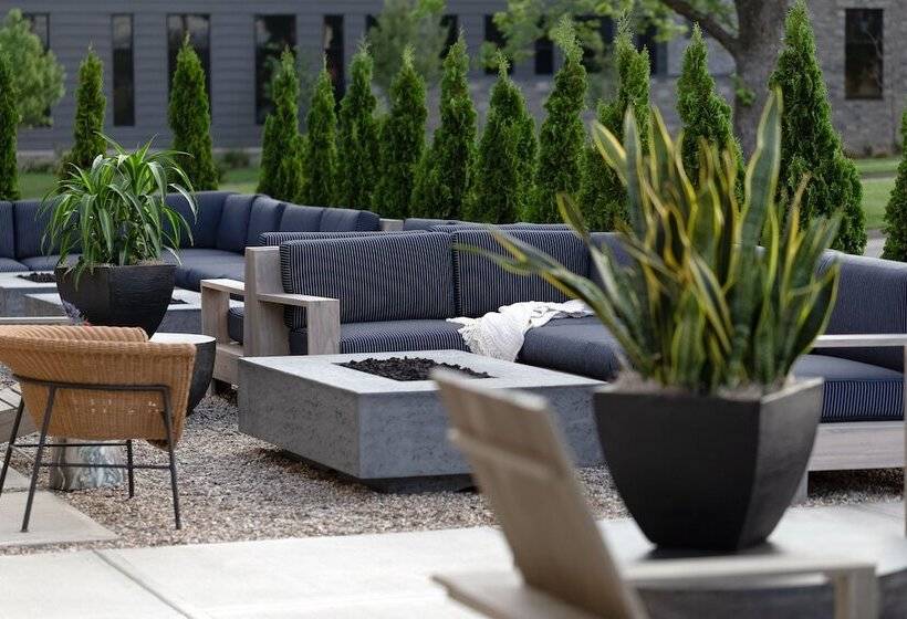 Elwood Hotel & Suites