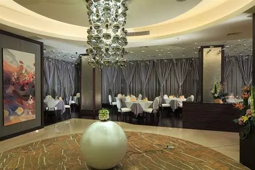 בית מלון כפרי Le Parker International