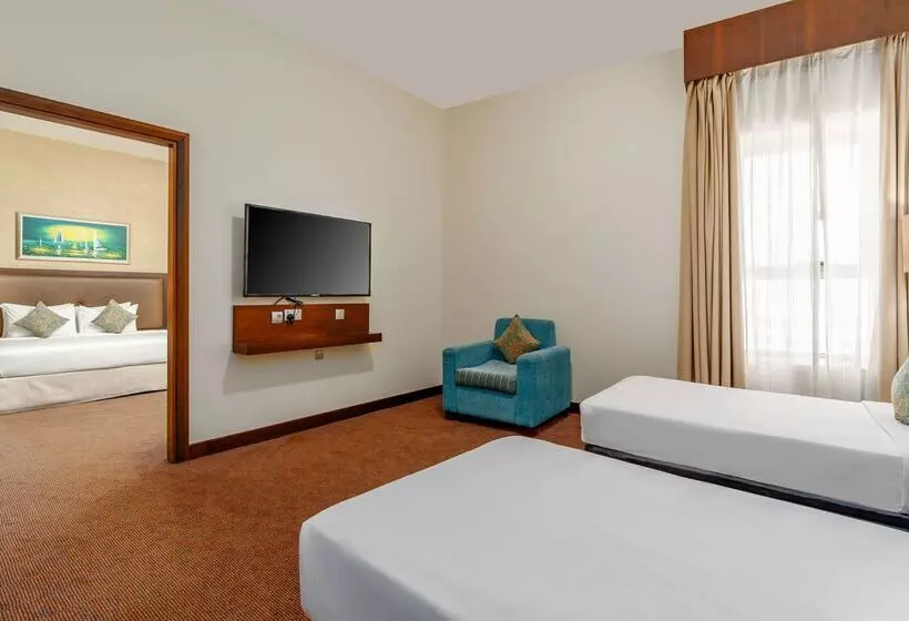 Отель Ramada By Wyndham Dubai Deira