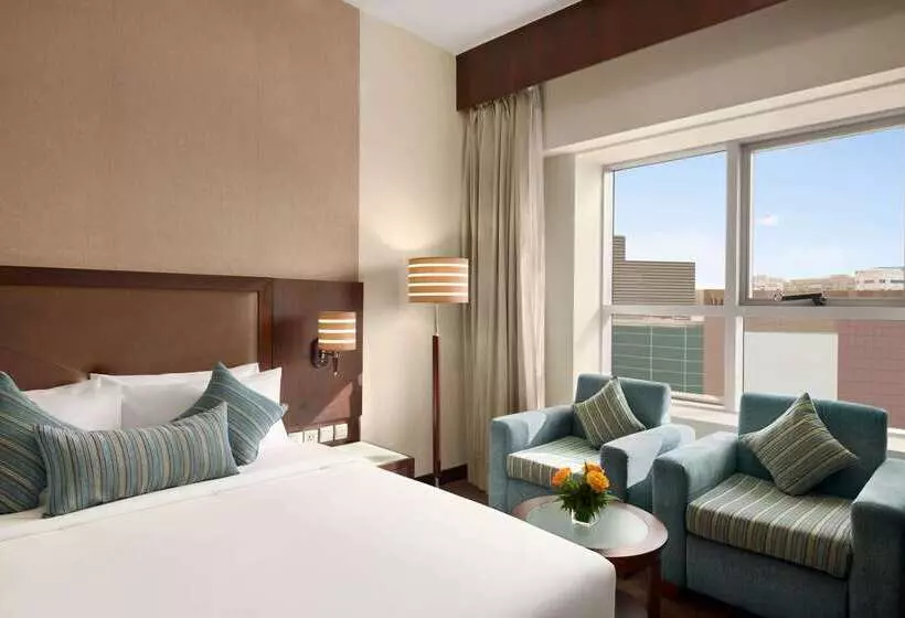 Отель Ramada By Wyndham Dubai Deira