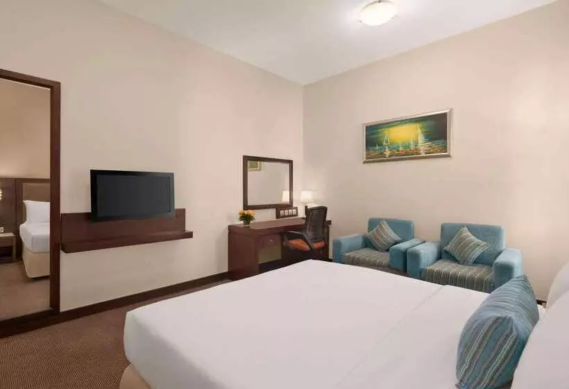 Отель Ramada By Wyndham Dubai Deira
