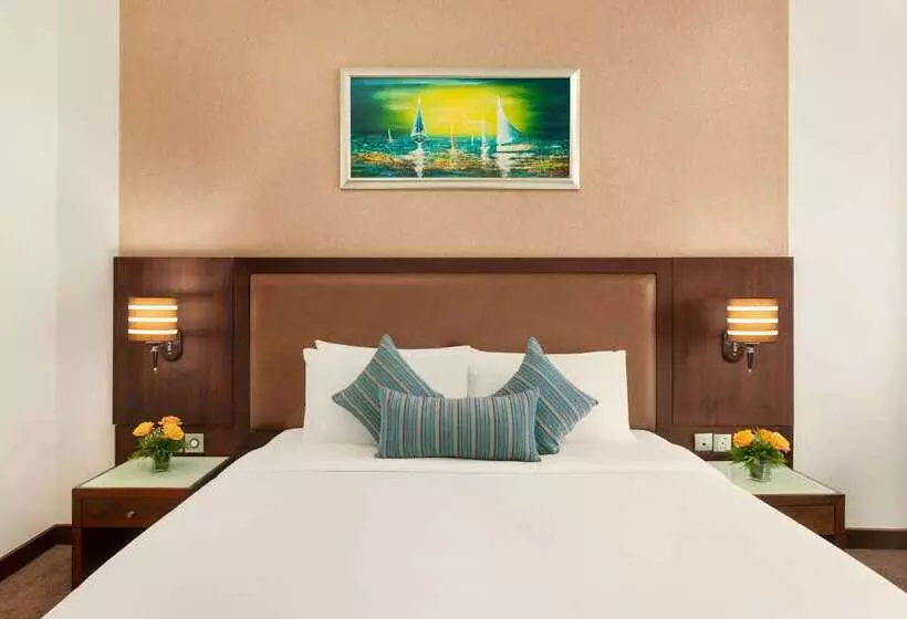 Отель Ramada By Wyndham Dubai Deira