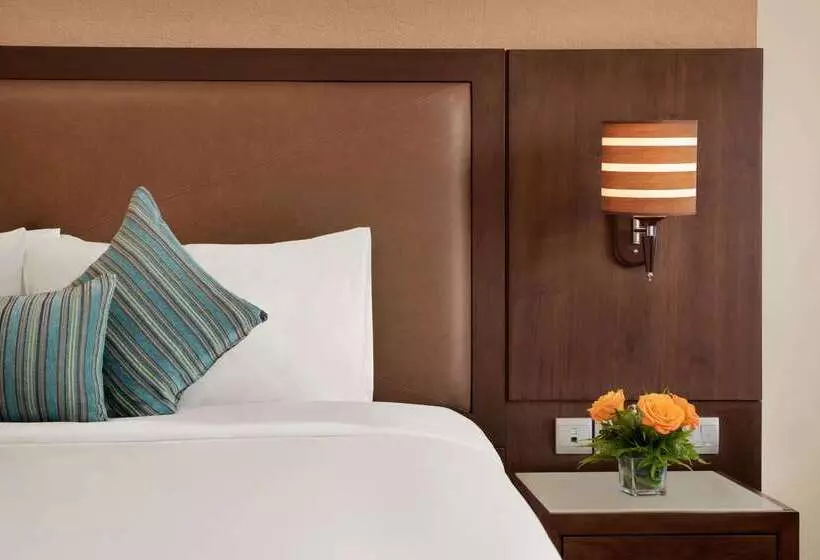 Отель Ramada By Wyndham Dubai Deira