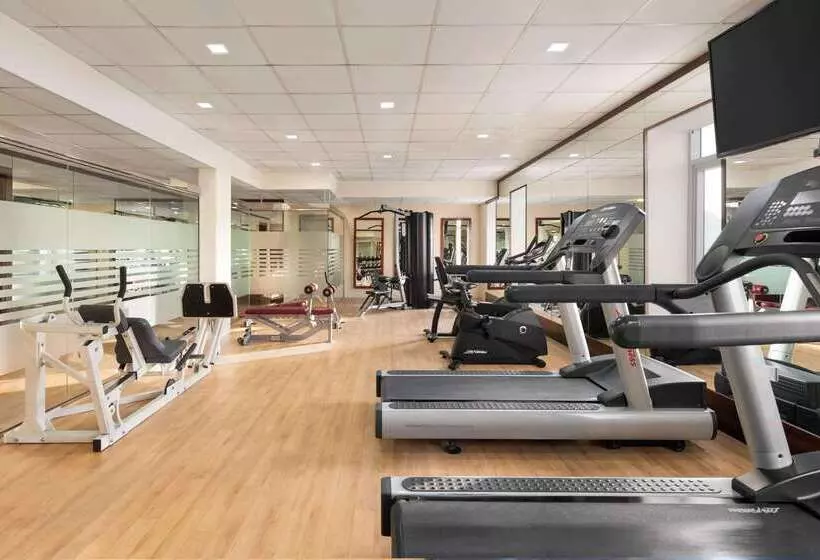 Отель Ramada By Wyndham Dubai Deira