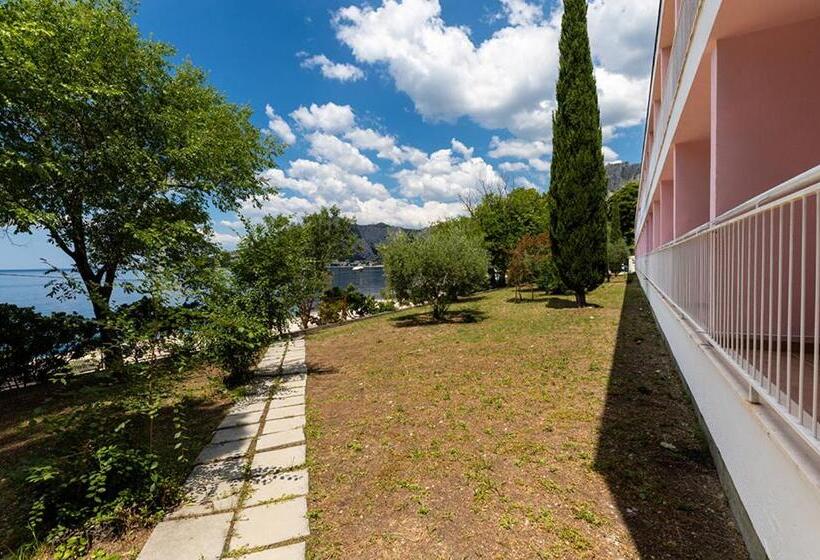 Hotell Tourist Settlement Brzet