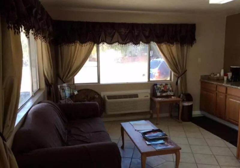 汽车旅馆  Vino Inn & Suites