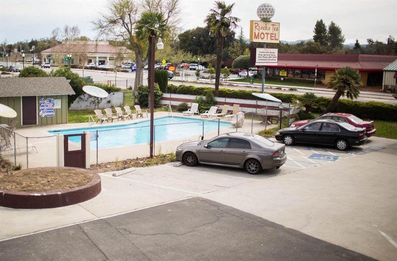 فندق على الطريق Vino Inn & Suites