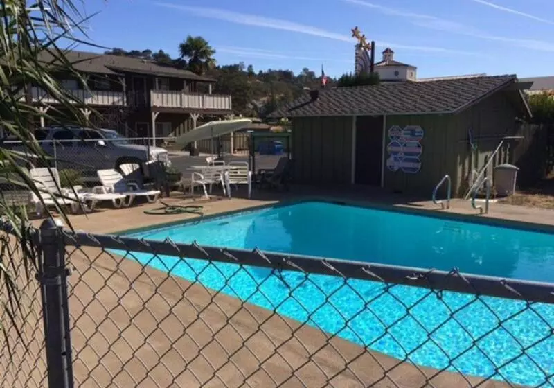 汽车旅馆  Vino Inn & Suites