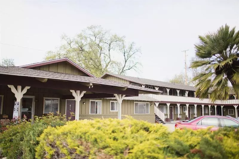 汽车旅馆  Vino Inn & Suites