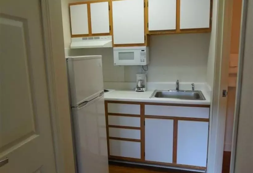 Affordable Suites Shelby