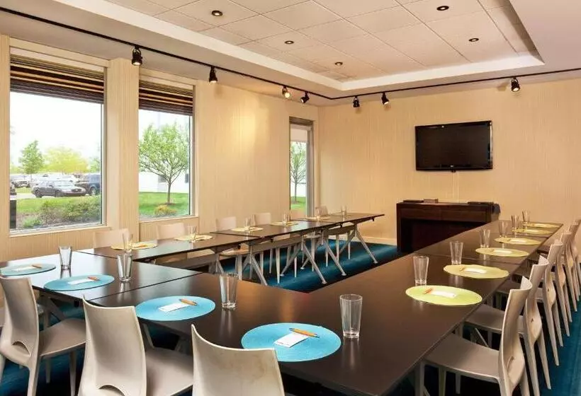 Отель Aloft Bolingbrook