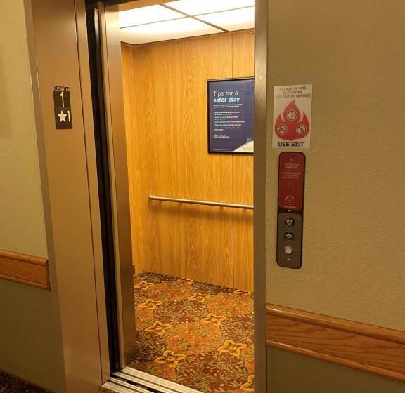 ホテル Americinn By Wyndham Anamosa