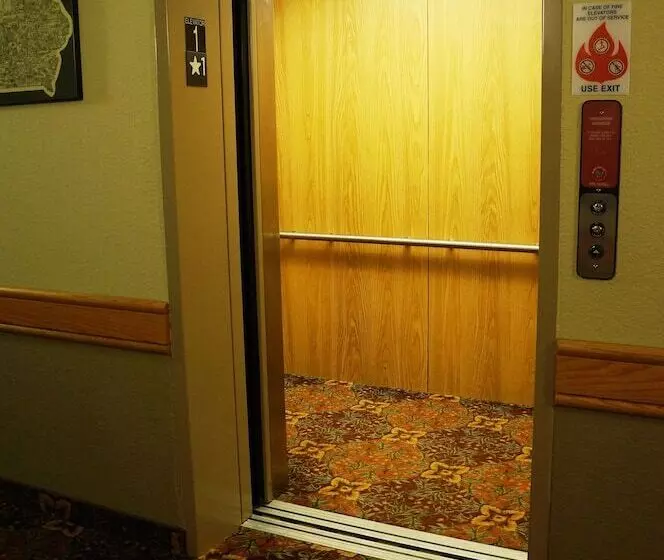 ホテル Americinn By Wyndham Anamosa