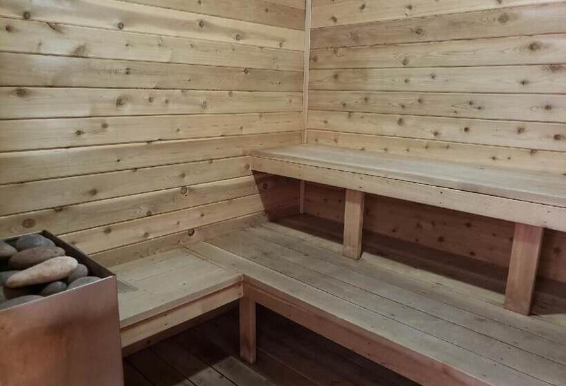 هتل Cody Legacy Inn & Suites