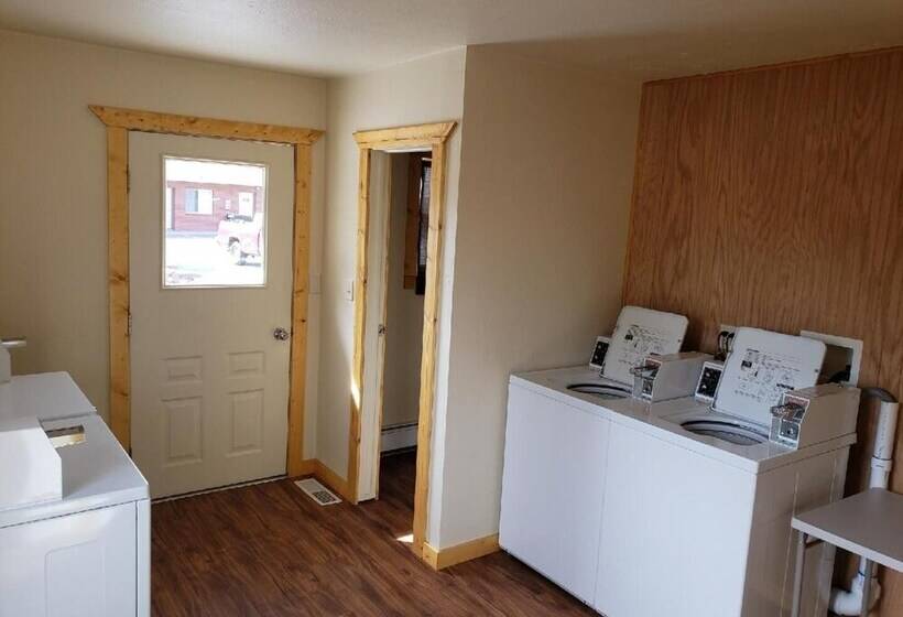 هتل Cody Legacy Inn & Suites