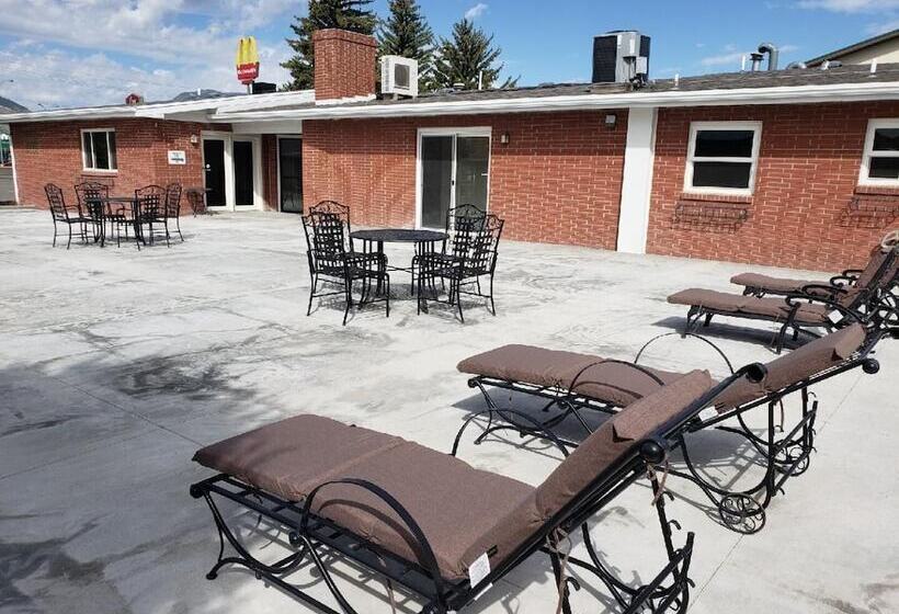 هتل Cody Legacy Inn & Suites