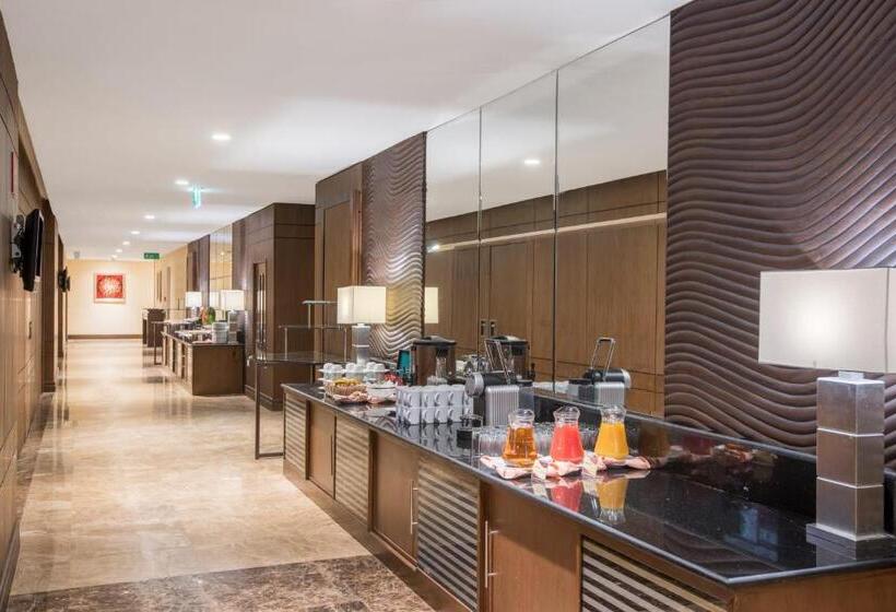 هتل Crowne Plaza Madinah, An Ihg