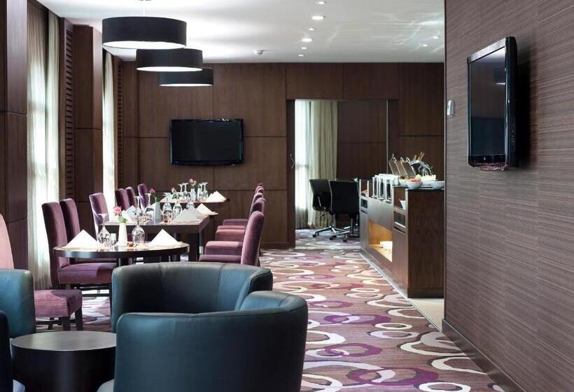 هتل Crowne Plaza Madinah, An Ihg