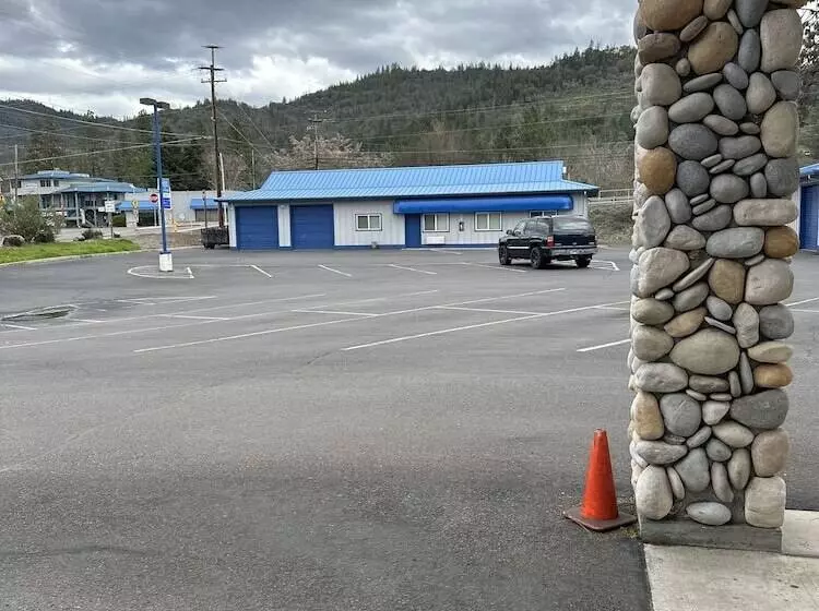 فندق Edgewater Inn Shady Cove