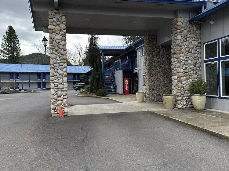 فندق Edgewater Inn Shady Cove