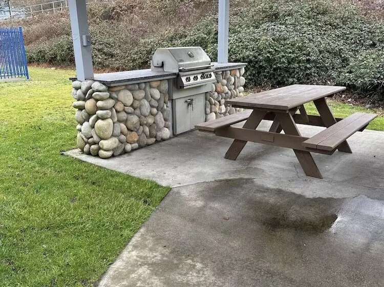 فندق Edgewater Inn Shady Cove