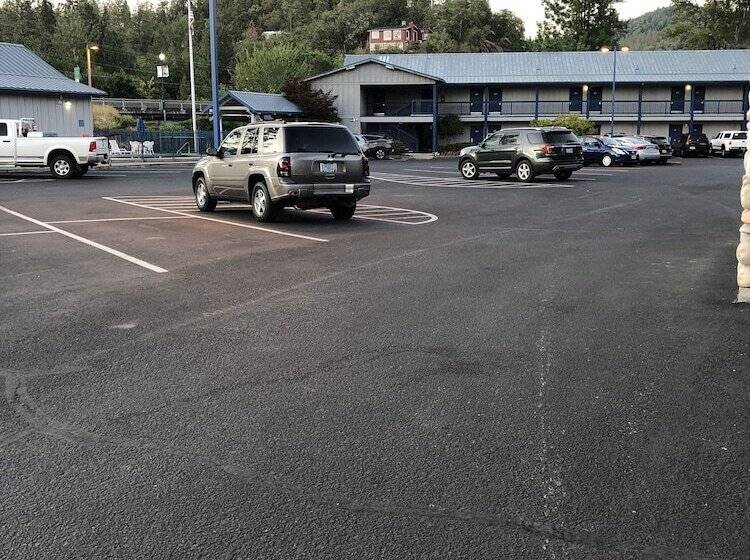 Szálloda Edgewater Inn Shady Cove