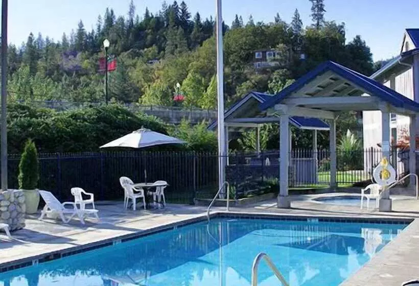 فندق Edgewater Inn Shady Cove