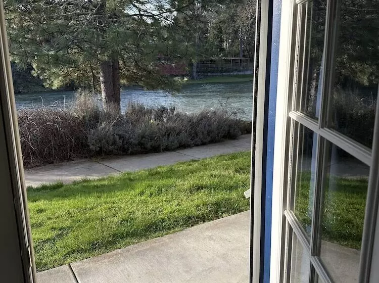 فندق Edgewater Inn Shady Cove