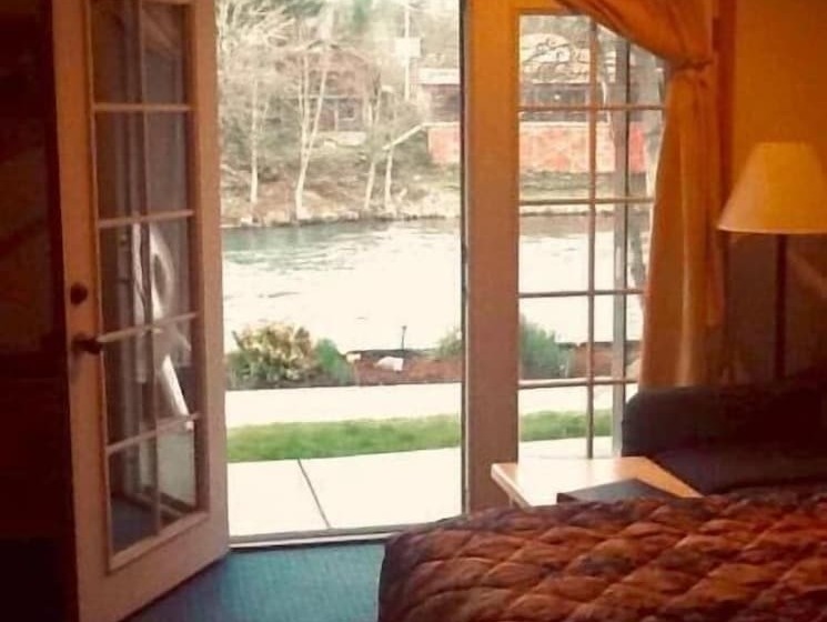 Szálloda Edgewater Inn Shady Cove